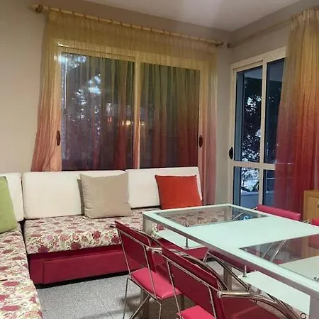 Beachfront-apartment Golem Apartmán
